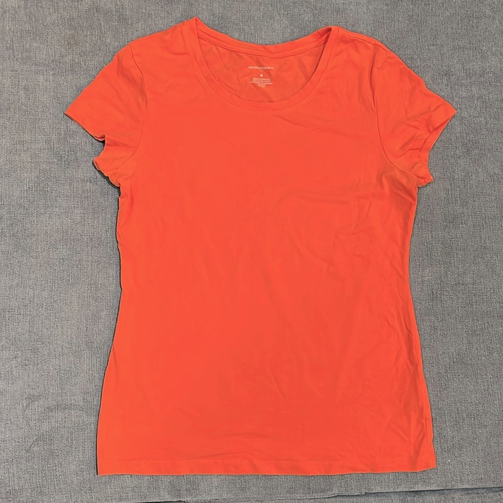 Banana republic, salmon, colored T-shirt, size, medium cotton/spandex 24-143